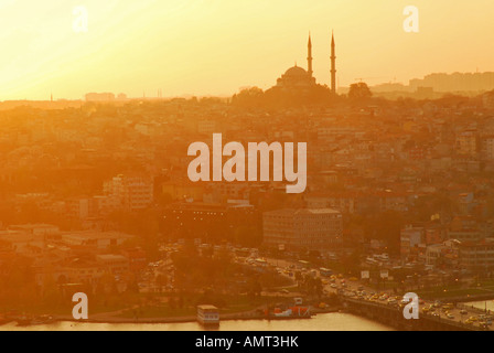 ISTANBUL, Turchia. Inverno vista al tramonto della città come visto dalla parte superiore della Torre di Galata in Beyoglu. 2007. Foto Stock