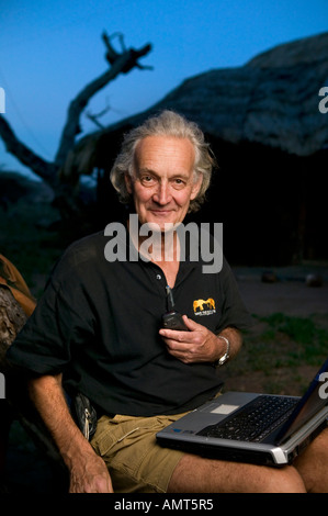 Iain Douglas Hamilton fondatore di salvare gli elefanti STE Foto Stock