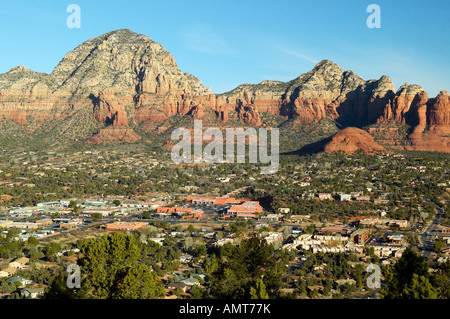 Sedona con Capitol Butte Rock e caffettiera Rock in background, Arizona, USA, America del Nord Foto Stock