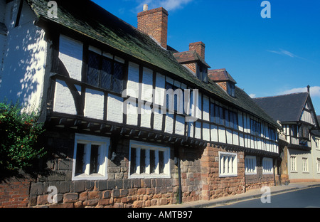 All'interno di metà legno della facciata del Collegio dei vecchi Bablake e obbligazioni Hospital Coventry Warwickshire England Regno Unito GB EU Europe Foto Stock