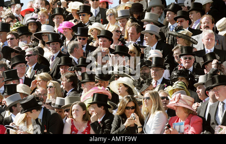 Folle a Epsom Downs corse di cavalli, Gran Bretagna Foto Stock