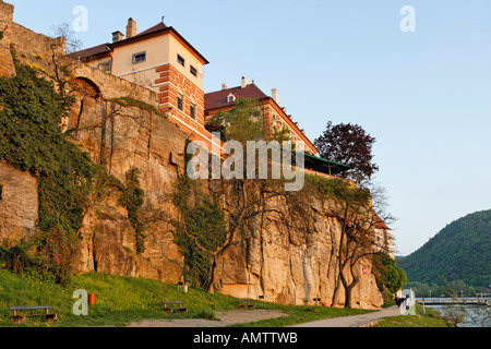 Löwenherz Hotel Richard si trova su una roccia, Dürnstein sul Danubio, zona di Wachau, bassa Austria, Austria Foto Stock