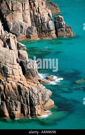 Il granito Rupi costiere a Treen vicino al Lands End vicino a Penzance Cornwall Gran Bretagna Foto Stock