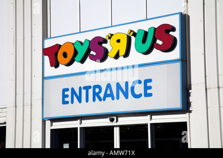 Un superstore Toys R Us fuori dal centro città. Foto Stock