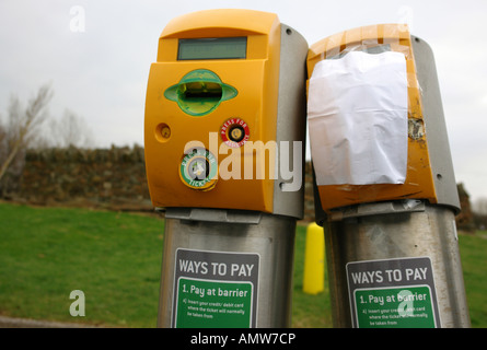 Il biglietto del parcheggio dispenser vicino a Cardiff Galles del Sud GB UK 2007 Foto Stock