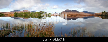 Guardando sul Loch Cul Dromannan verso Inverpolly Riserva Naturale Nazionale Foto Stock