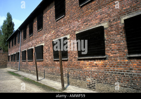 La concentrazione di Auschwitz Blocco con Boraded Windows impedendo prigionieri vedendo muro della morte Foto Stock