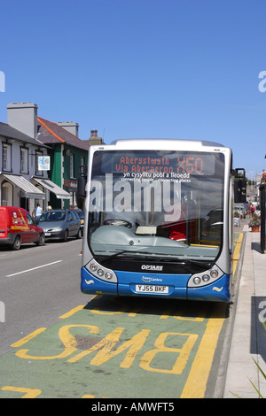 Regionali di servizio locale di autobus in Ceredigion Aberaeron West Wales è azionato da Traws Cambria estate 2006 Foto Stock
