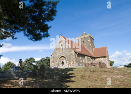 Santa Marta s chiesa normanna sulla North Downs modo vicino a Guildford Regno Unito Foto Stock