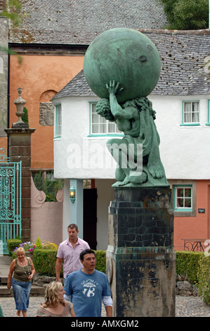 Statua di Ercole, Atlas statua, Portmeirion Gwynedd North Wales UK Foto Stock