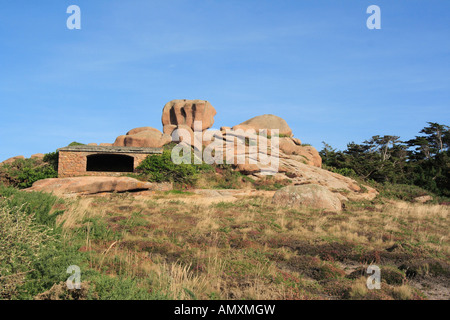 Massi sulla collina Côte de Granit Rose Cotes-d'Armor Bretagna Francia Foto Stock