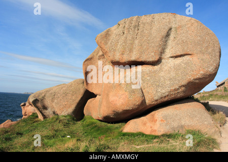 Massi a costa Ploumanac'h Côte di Granit Rose Cote d'Armor Bretagna Francia Foto Stock