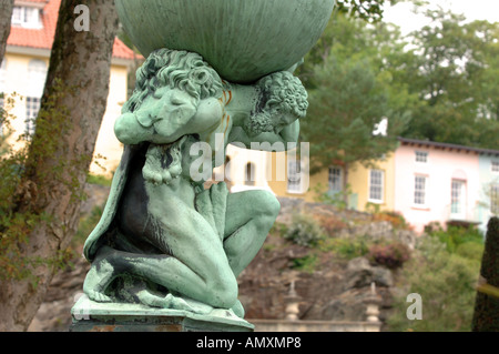 Statua di Ercole, Atlas, Portmeirion Gwynedd North Wales UK Foto Stock