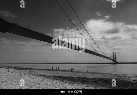 Bianco e Nero Humber Bridge. Foto Stock