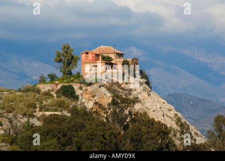 Edificio in collina, Salobrena Costa Aguilera, provincia di Granada, Andalusia, Spagna Foto Stock