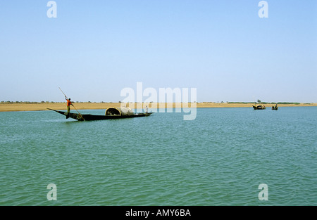 Pinasse barca sul fiume Niger, vicino a Mopti, Mali Foto Stock