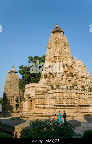 Il tempio Parsvanath nel gruppo orientale ha alcuni di Khajuraho s finest sculture in India Foto Stock