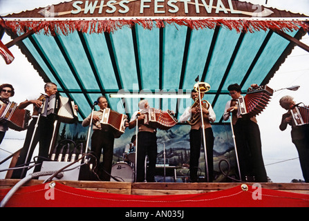 Il gruppo di polka effettuando in corrispondenza di una Svizzera heritage festival di Holmes County Ohio USA Foto Stock