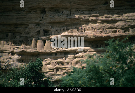 Mali Dogan Paese Bandiagara scarpata tombe di roccia Foto Stock