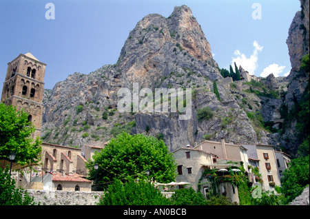 Moustiers Sainte Marie vicino al Gorges du Verdon nel nord est della Provenza Francia Foto Stock