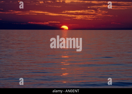 Tramonto sull'oceano sulla costa orientale della Florida USA Foto Stock