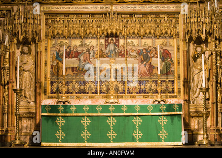 UK London Westminster Abbey altare gotico vittoriano altare schermo da Sir George Gilbert Scott e Salviati Ultima cena mosaico Foto Stock