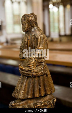 Regno Unito Suffolk Blythburgh villaggio chiesa della Santa Trinità stagione primavera pew fine figura sementi Foto Stock