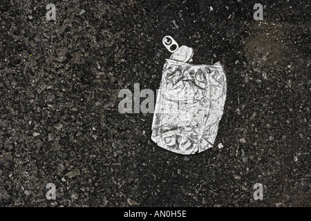 Schiacciato per bibite su asfalto Manhattan Foto Stock