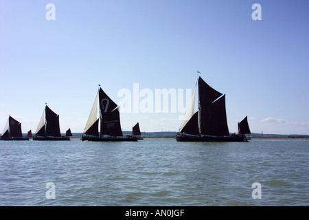 Swale Smack e Inclus corrispondono thames chiatte e vela tradizionale puzza thames Inclus. Foto Stock