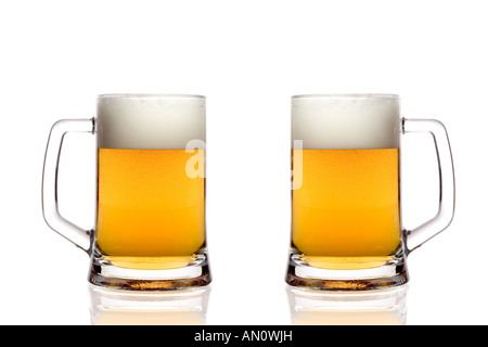 Due bicchieri da birra Foto Stock