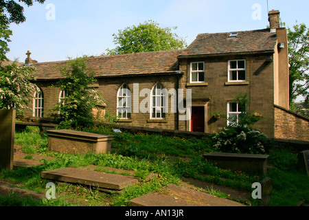La Brontë Parsonage Museum è mantenuto dalla società Brontë in onore del famoso sorelle Brontë haworth yorkshire Foto Stock