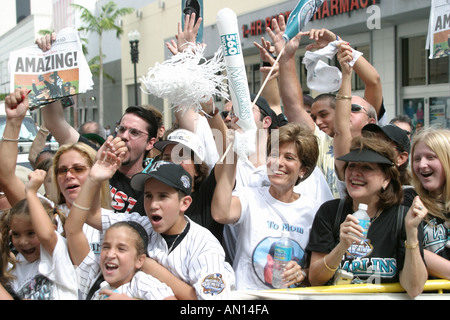 Miami Florida,Flagler Street,Florida Marlins Major League Baseball World Series vincitore,tifosi festeggiano,striscioni,visitatori viaggio turistico t Foto Stock