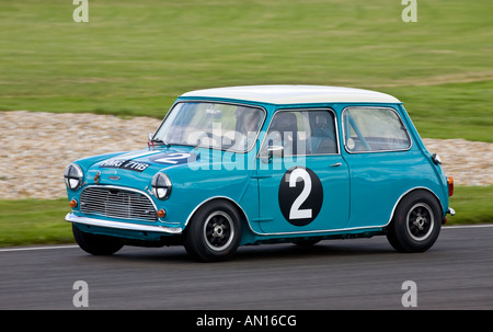 1964 Austin Mini Cooper S a Goodwood, Sussex, Regno Unito. Foto Stock