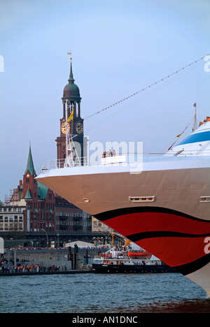 Il tedesco cruiseship Aida blu a Amburgo, Germania Foto Stock