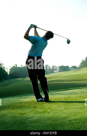 Golf Golf Golfsport, close-up di un giocatore di golf di colpire la sua palla al primo foro Foto Stock