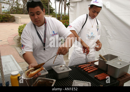 Miami Beach Florida, 73rd Street e Collins Avenue, Miami Beach, sabbia, surf, Festival of the Arts, venditore venditori venditori venditori, bancarelle stand commerciante Foto Stock