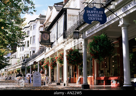 Inghilterra, Kent, Tunbridge Wells, The Pantiles Shopping Arcade Foto Stock