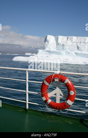 Antarcticic iceberg dal ponte della nave da crociera Stella Polare vicino Isola Georgia del Sud in Scozia mare,l'antartide Foto Stock