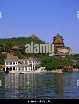 Palazzo estate / Marmo barca sul Lago Kunming / della dinastia Qing, Pechino, Cina Foto Stock