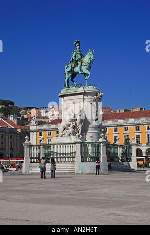 Il Portogallo, Lisbona, Praca do Commercio, la statua del re José I Foto Stock