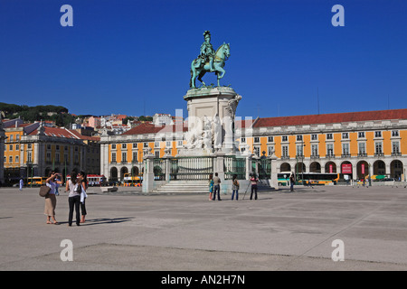 Il Portogallo, Lisbona, Praca do Commercio, la statua del re José I Foto Stock