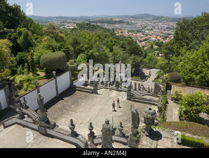 Il Portogallo, Costa Verde Minho District, Braga, la Bom Jesus monumento scalinata Foto Stock