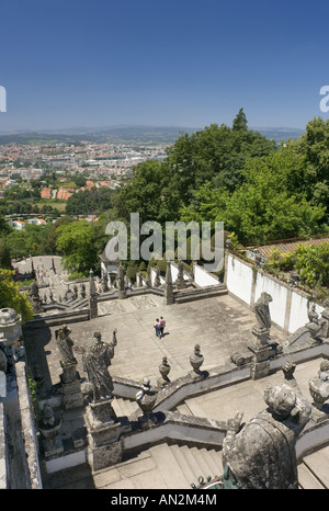 Il Portogallo, Costa Verde Minho District, Braga, la Bom Jesus monumento scalinata Foto Stock