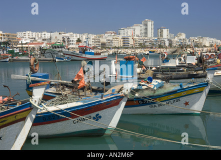 Il Portogallo, Algarve, Quarteira, pesca Barche nel porto Foto Stock