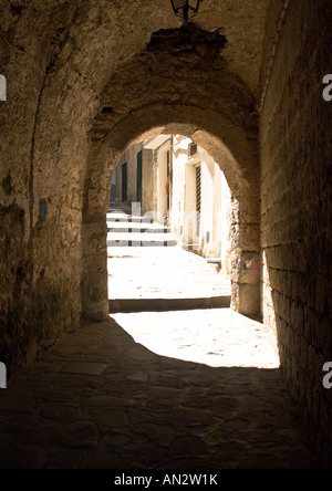 Arcata che porta di nuovo a Sorrento dal Porto di Marina Grande Foto Stock