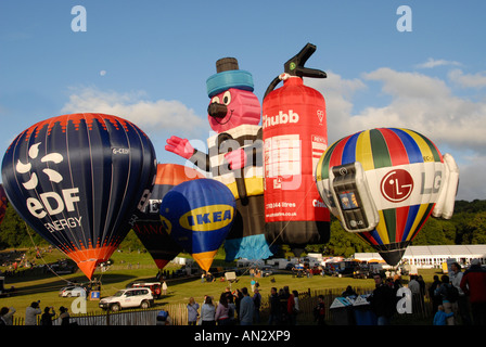 I palloni ad aria calda visualizzata alla International Balloon Fiesta, Bristol, Inghilterra, Regno Unito Foto Stock