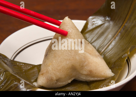 Riso appiccicoso gnocco mangiato durante il dragon boat festival Foto Stock