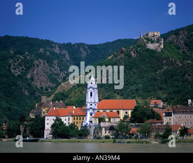 Chiesa Stiftskirch torre barocca & Danubio Donau (Fiume), Durnstein, Wachau, Austria Foto Stock