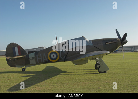 Hawker Hurricane Z5140 ,un MkXIIa, coperto alla fine del primo giorno del 2007 Airshow Shoreham. Foto Stock