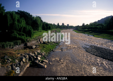 Fiume Mapocho, Rio Mapocho, Santiago, Provincia di Santiago, Cile, Sud America Foto Stock